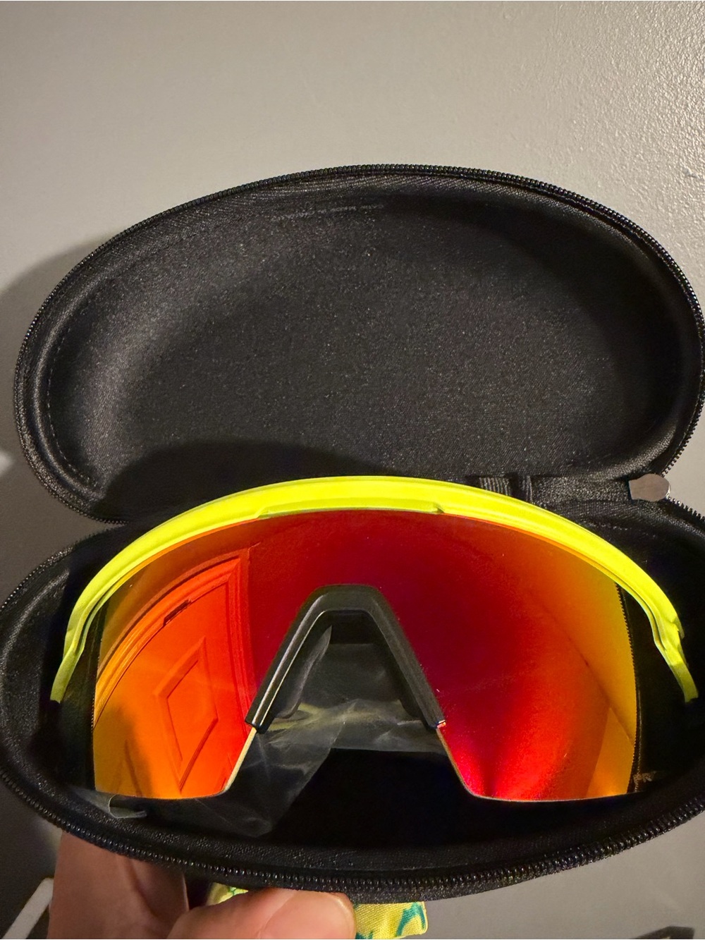 Oakley Sphaera “Inner spark” Collection